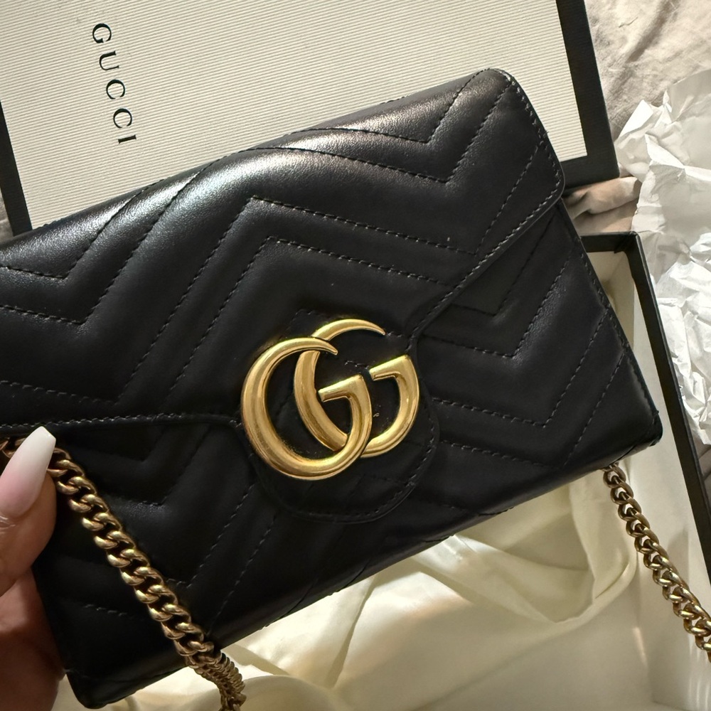 Gucci Marmont Black Quilted wallet on chain